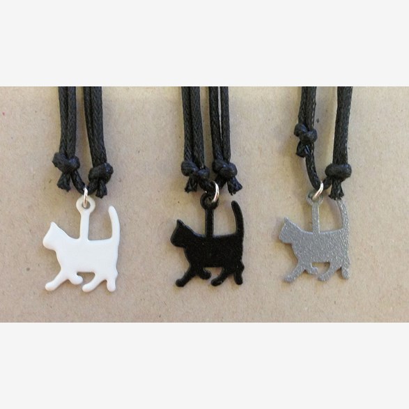 CHARM CAT WITH LEATHERSTRAP 20MM